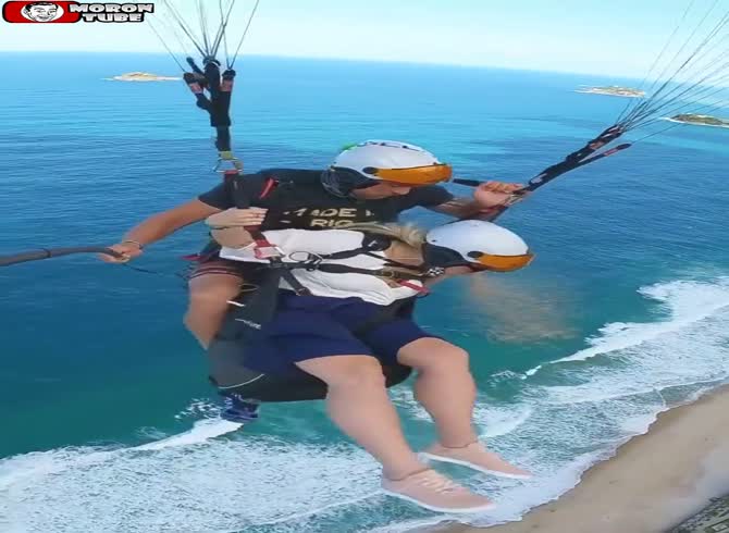 Video :In paragliding, things don't always go as planned!